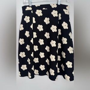 Le Lis Womens Small Pleated Skirt black an cream flowers.    pre owned